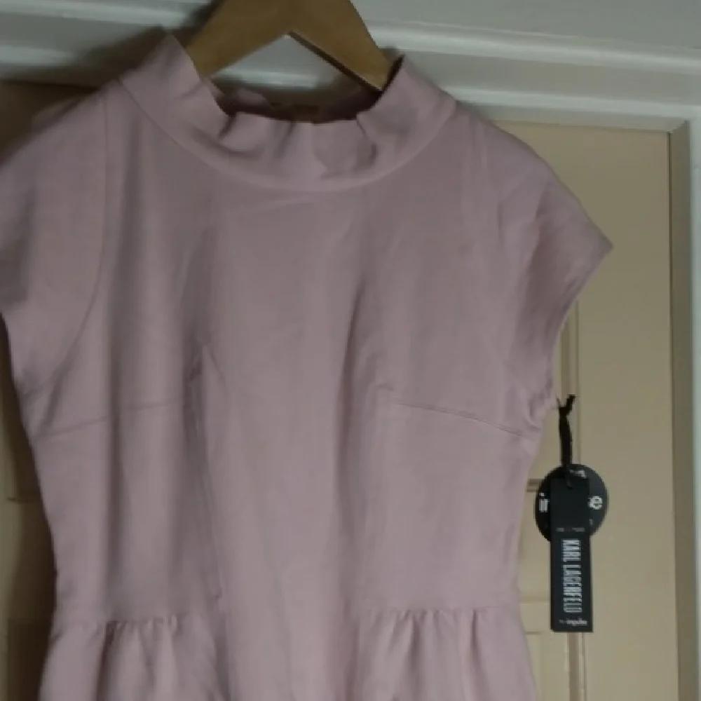 Elegant Pink Dress - Picture 4 of 9